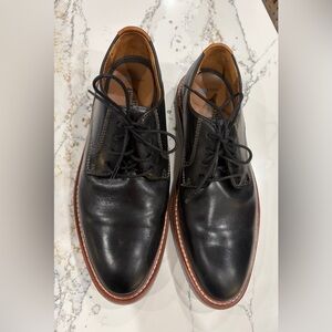 Johnston & Murphy mens black leather Upton Plain Toe shoes. Size 8.